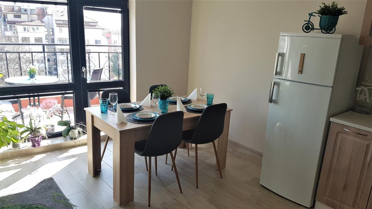 Azzurro-Top Floor Apartment In Quiet Neighborhood, Free Private Parking Varna ภายนอก รูปภาพ